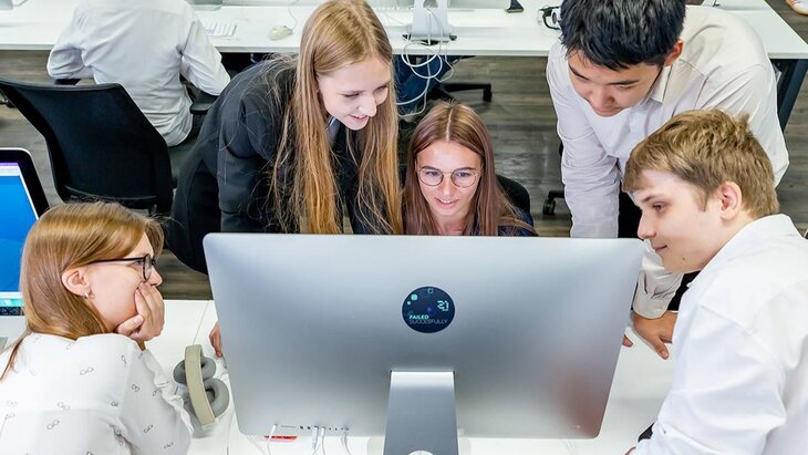 Сергей Собянин: ИТ-классы в школах Москвы находятся на пике популярности Сергей Собянин: ИТ-классы в школах Москвы находятся на пике популярности