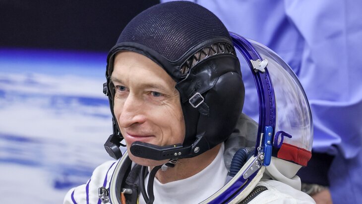 Российский космонавт Рыжиков передал командование МКС американцу Финку