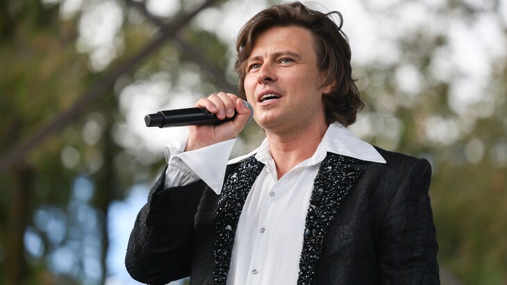 Прохор Шаляпин купил маме квартиру в соседнем доме