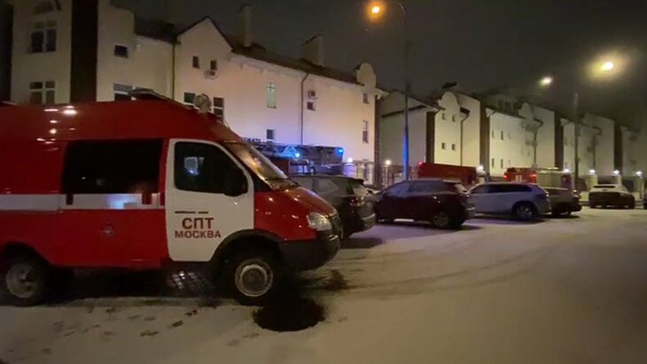 Пожар в таунхаусе на северо-западе Москвы ликвидирован