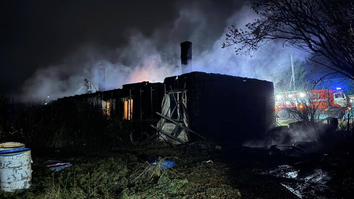 Мать и сын погибли при пожаре в частном доме в Красноярском крае