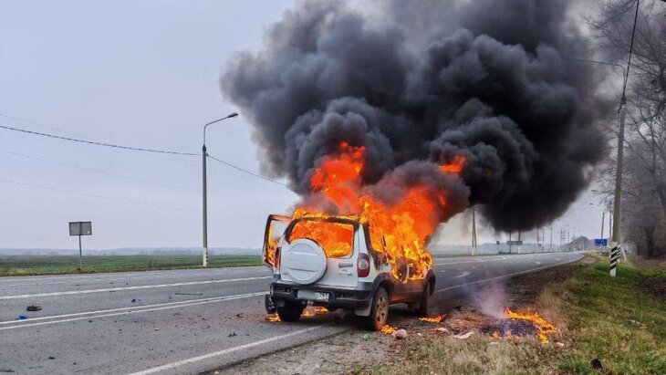 Два гражданских автомобиля подверглись атакам БПЛА в Курской области