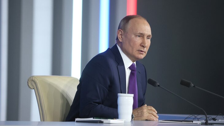 Песков заявил, что Кремль своевременно сообщит дату прямой линии Путина