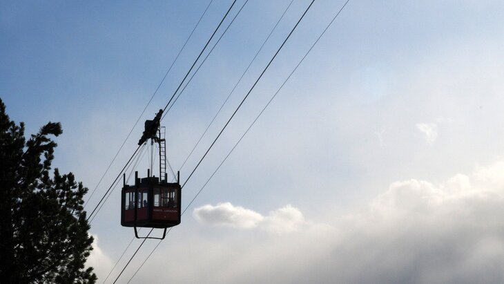 Daily Mirror: 7 монахов погибли при падении вагона канатной дороги на Шри-Ланке Daily Mirror: 7 монахов погибли при падении вагона канатной дороги на Шри-Ланке