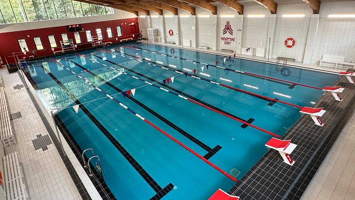 Сергей Собянин открыл обновленный спорткомплекс с бассейном в Новогирееве