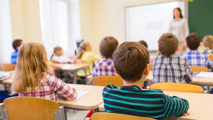 Депутат Миронов предложил запретить шестидневку в школах России