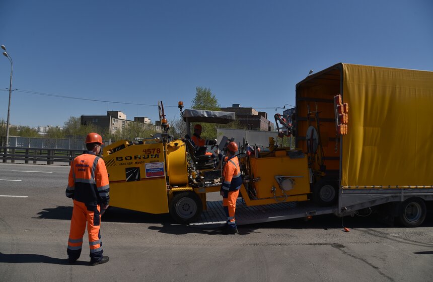 Как обновляют разметку на московских дорогах. Фото 30 фото