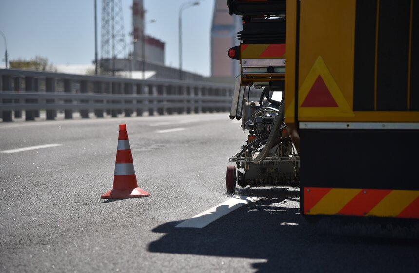 Как обновляют разметку на московских дорогах. Фото 18 фото