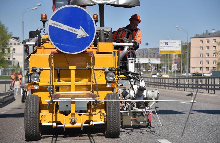 Как обновляют разметку на московских дорогах. Фото 17 фото