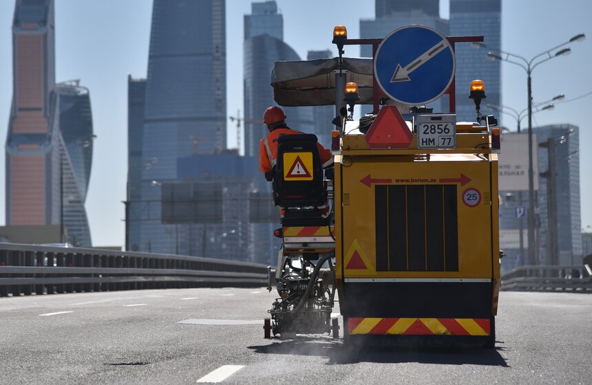 Как обновляют разметку на московских дорогах. Фото 19 фото