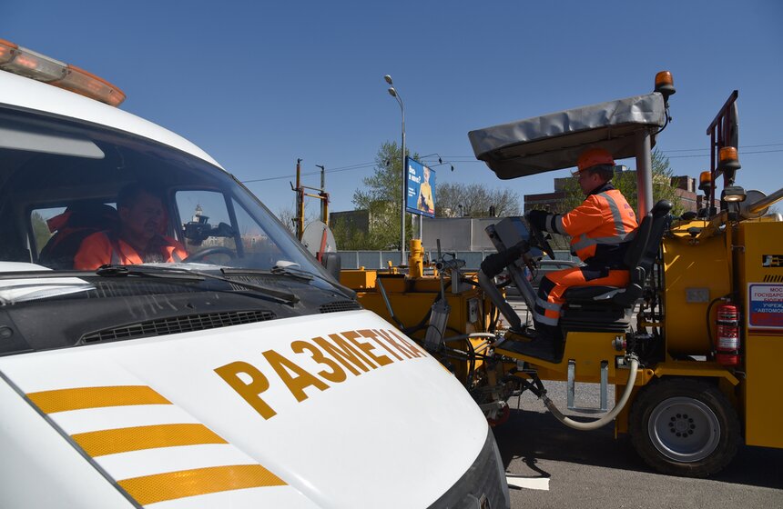 Как обновляют разметку на московских дорогах. Фото 29 фото