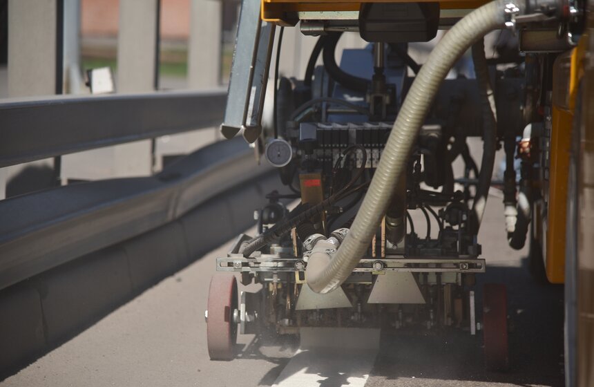 Как обновляют разметку на московских дорогах. Фото 22 фото