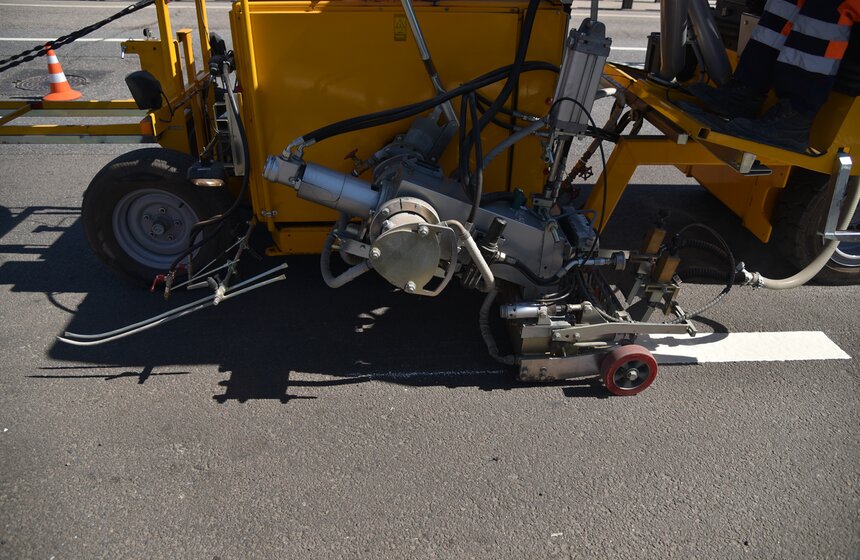 Как обновляют разметку на московских дорогах. Фото 26 фото