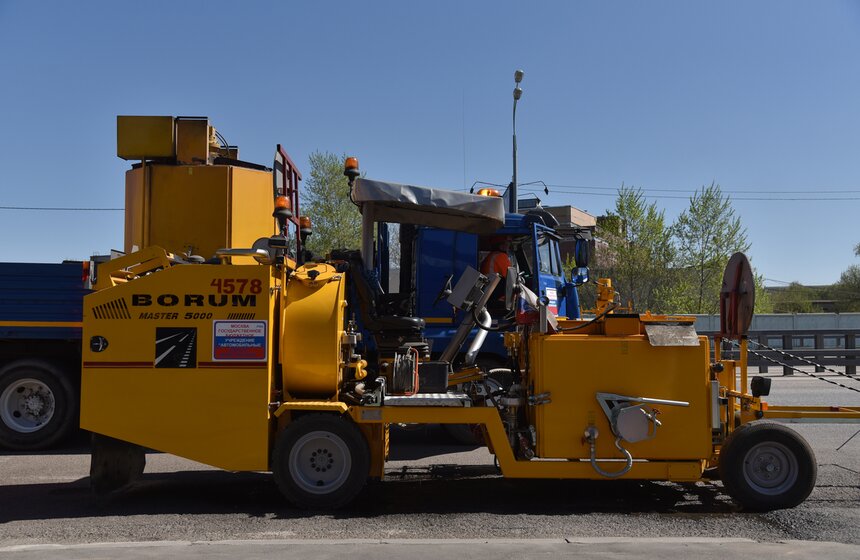 Как обновляют разметку на московских дорогах. Фото 6 фото