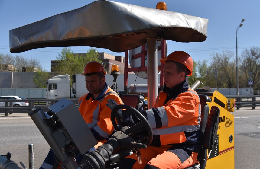 Как обновляют разметку на московских дорогах. Фото 13 фото