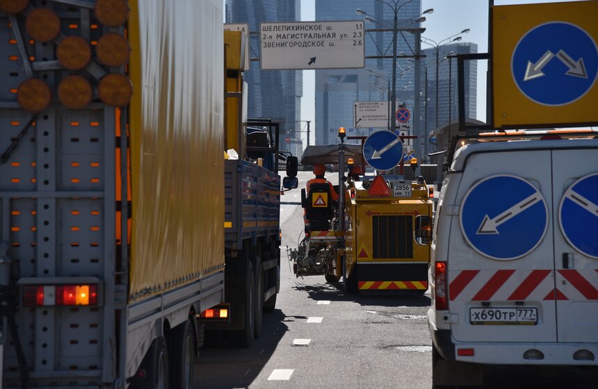 Как обновляют разметку на московских дорогах. Фото 8 фото