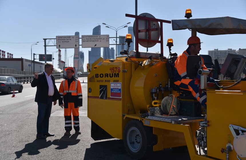 Как обновляют разметку на московских дорогах. Фото 12 фото