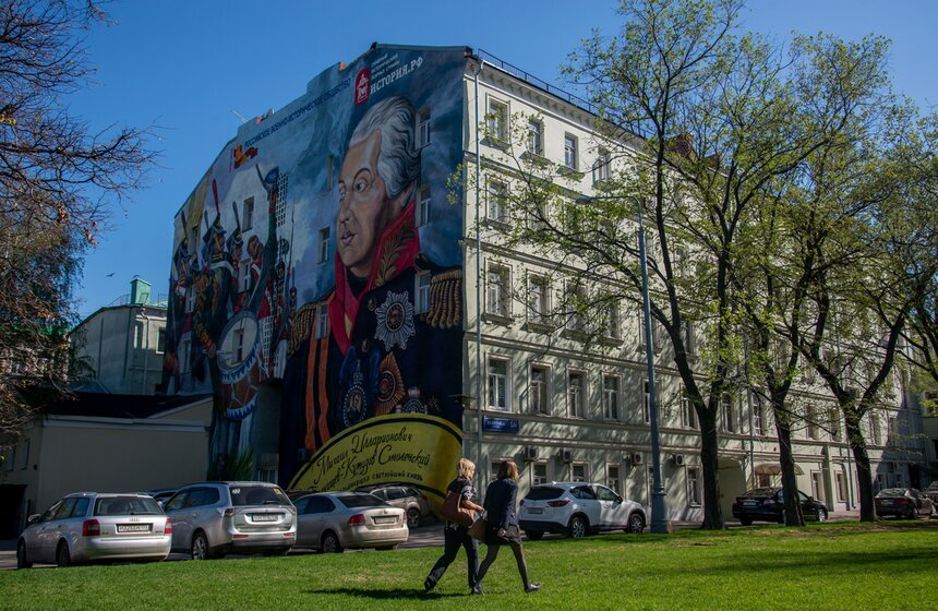 Граффити с изображением Кутузова появилось на Волхонке 21 фото