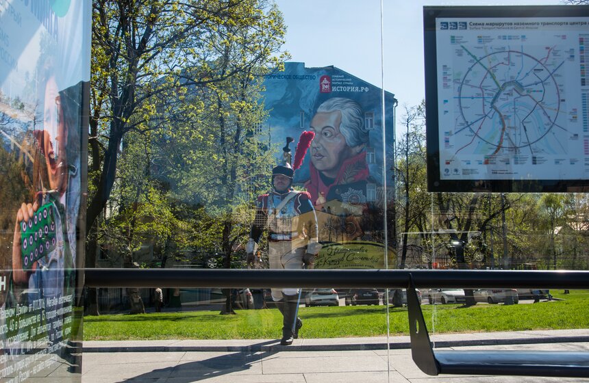 Граффити с изображением Кутузова появилось на Волхонке 18 фото