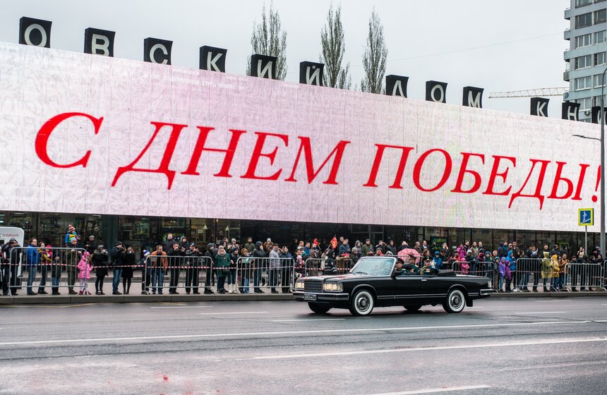 Как москвичи наблюдали за движением военной техники. Фото 1 фото