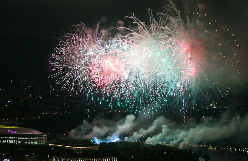 Салют в честь Дня Победы на смотровой площадке "Москва-Сити" 15 фото