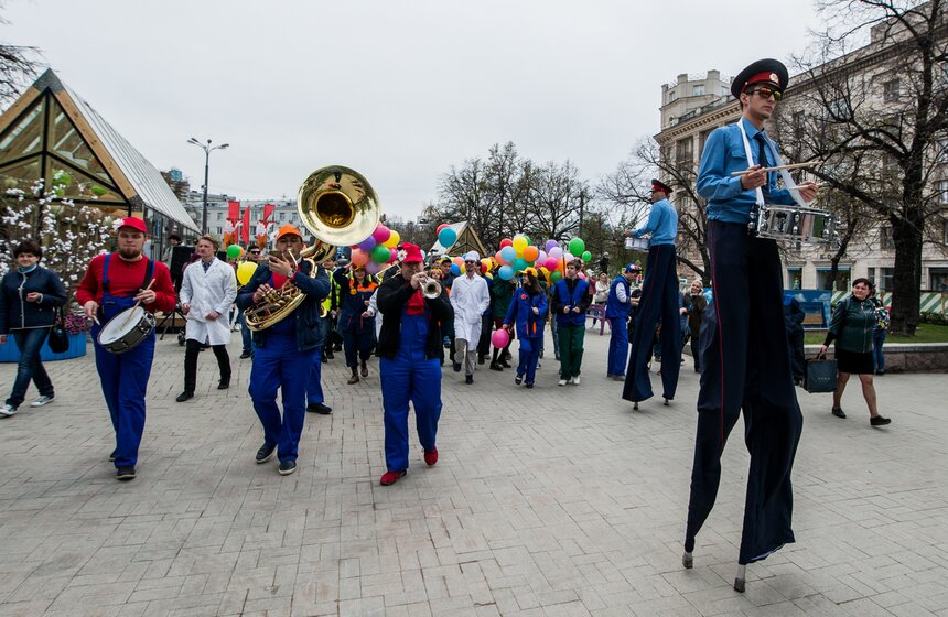 Костюмированный парад-флешмоб фестиваля "Московская весна" 6 фото