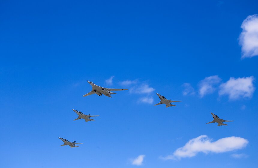 Репетиция воздушной части военного парада прошла в Москве 19 фото