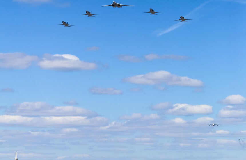 Репетиция воздушной части военного парада прошла в Москве 18 фото