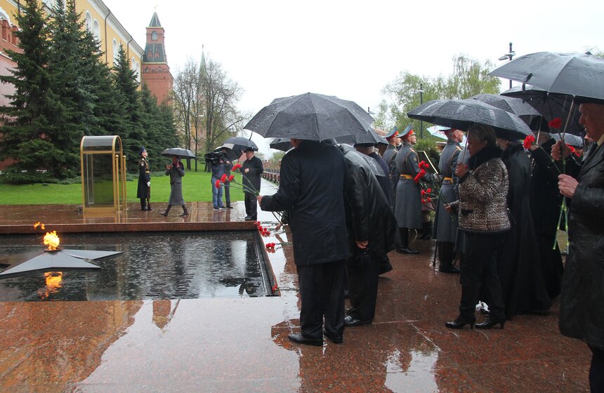 Сергей Собянин возложил цветы к Могиле Неизвестного Солдата 12 фото