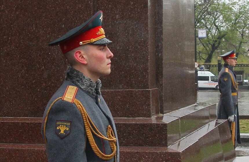 Сергей Собянин возложил цветы к Могиле Неизвестного Солдата 18 фото