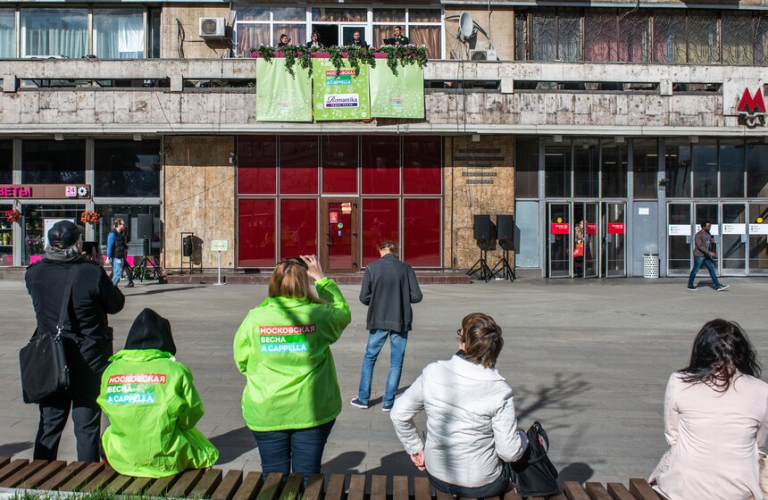 Участники музыкального фестиваля выступили на балконе "Известий" 4 фото