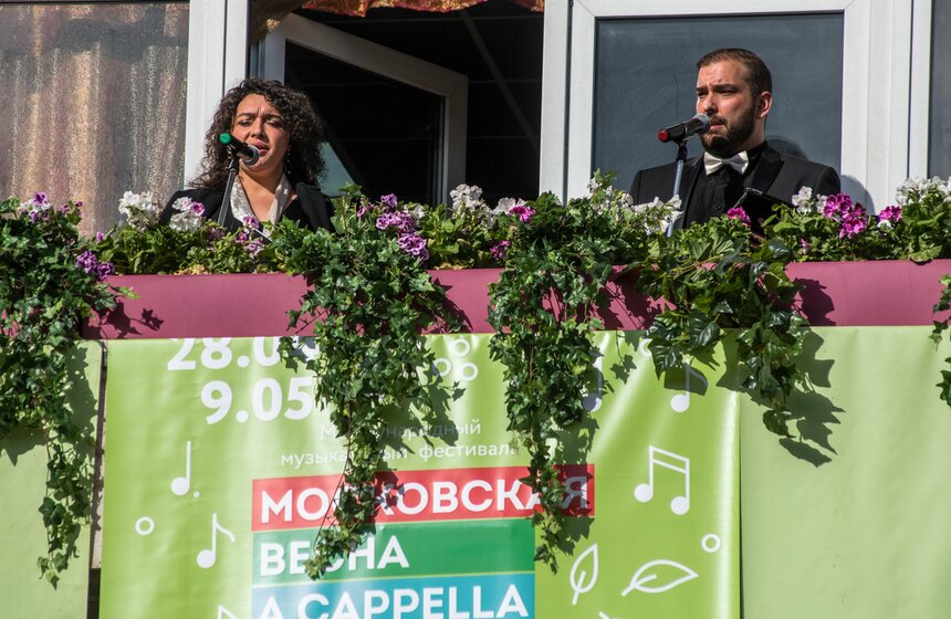 Участники музыкального фестиваля выступили на балконе "Известий" 2 фото