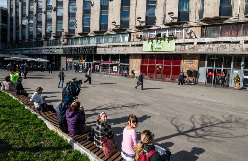 Участники музыкального фестиваля выступили на балконе "Известий" 1 фото