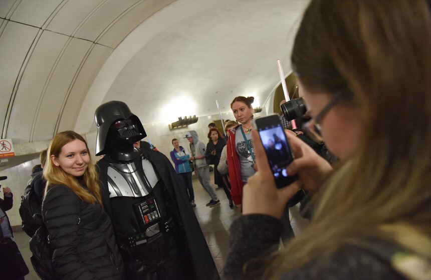 День "Звездных войн" в метро. Фото 28 фото