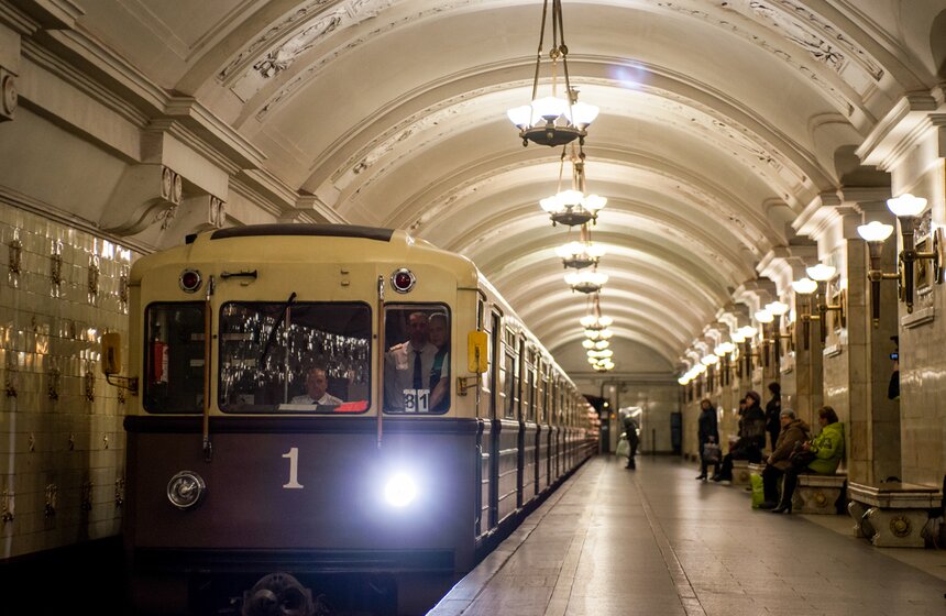 Парад поездов Кольцевой линии метро. Фото 1 фото