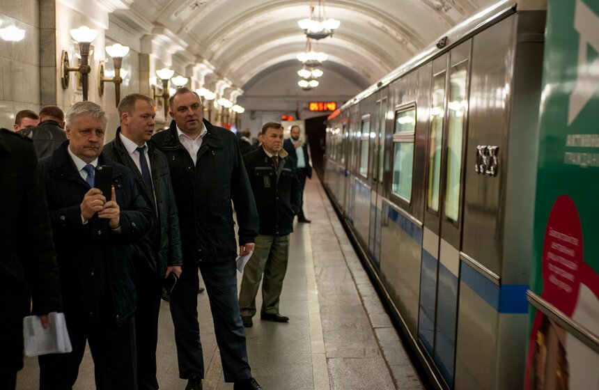 Парад поездов Кольцевой линии метро. Фото 12 фото