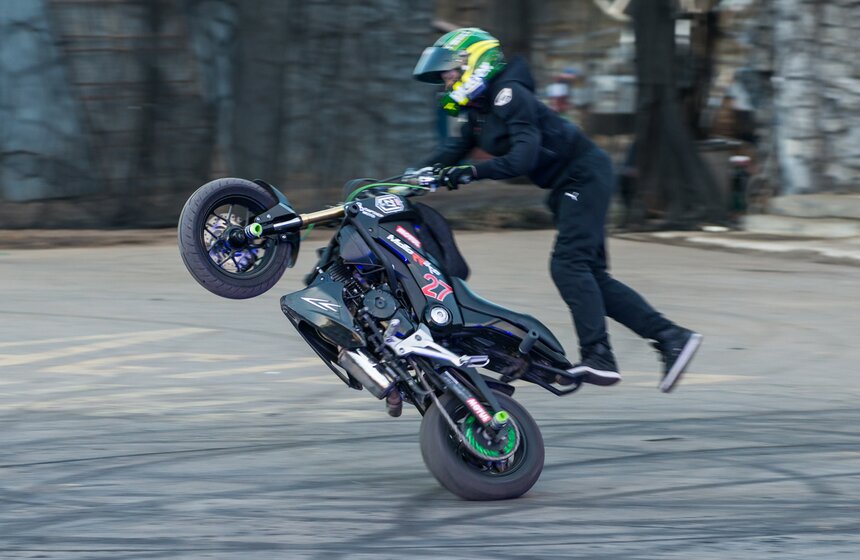 Шоу каскадеров "Русский Форсаж" поразило трюками и рекордами 11 фото