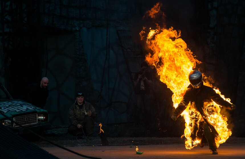 Шоу каскадеров "Русский Форсаж" поразило трюками и рекордами 7 фото