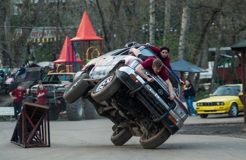 Шоу каскадеров "Русский Форсаж" поразило трюками и рекордами 14 фото