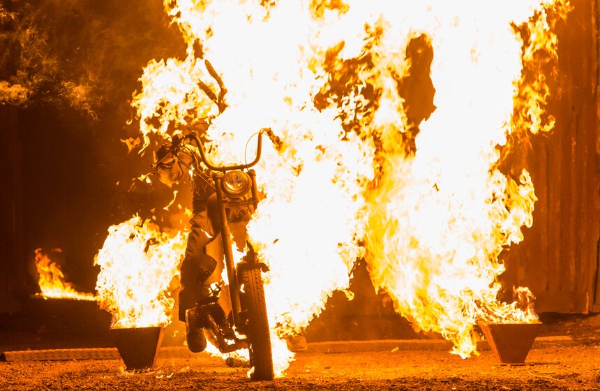 Шоу каскадеров "Русский Форсаж" поразило трюками и рекордами 19 фото