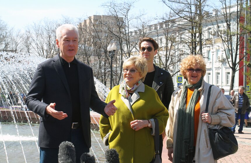 Городские фонтаны заработали в Москве. Фото 9 фото
