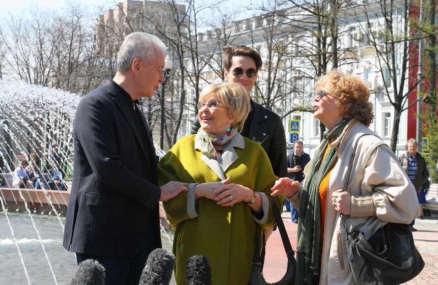 Городские фонтаны заработали в Москве. Фото 8 фото