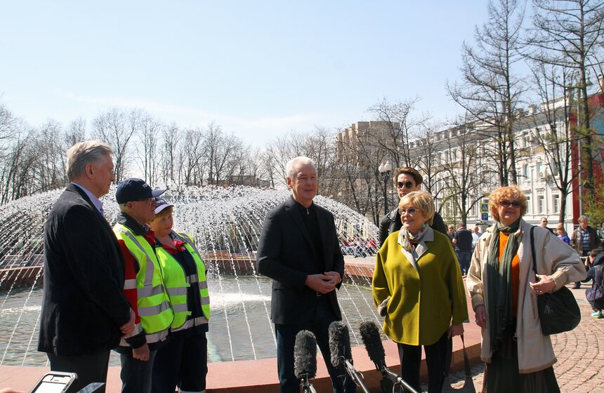 Городские фонтаны заработали в Москве. Фото 10 фото