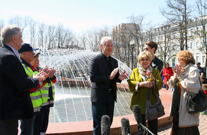 Городские фонтаны заработали в Москве. Фото 12 фото