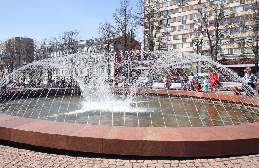 Городские фонтаны заработали в Москве. Фото 13 фото