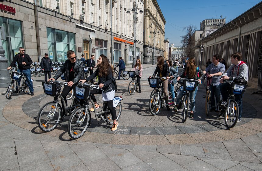 Сезон городского велопроката официально открыли в Москве 25 фото