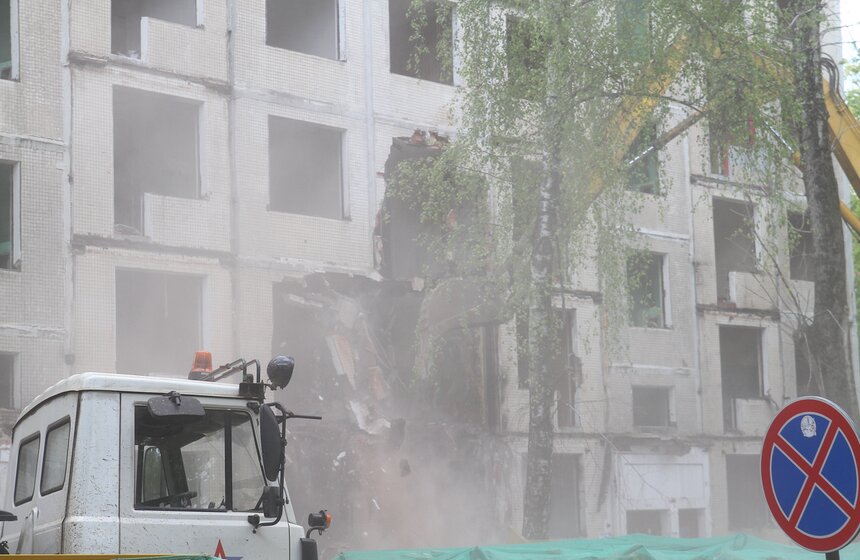 Снос пятиэтажки первого периода индустриального домостроения 21 фото