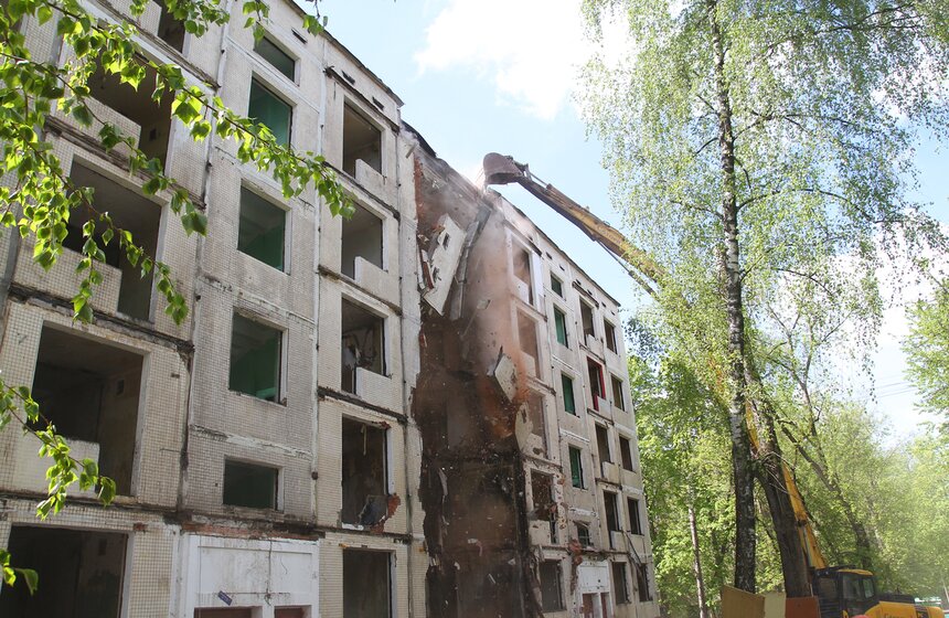 Снос пятиэтажки первого периода индустриального домостроения 25 фото