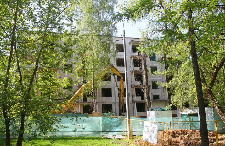 Снос пятиэтажки первого периода индустриального домостроения 12 фото