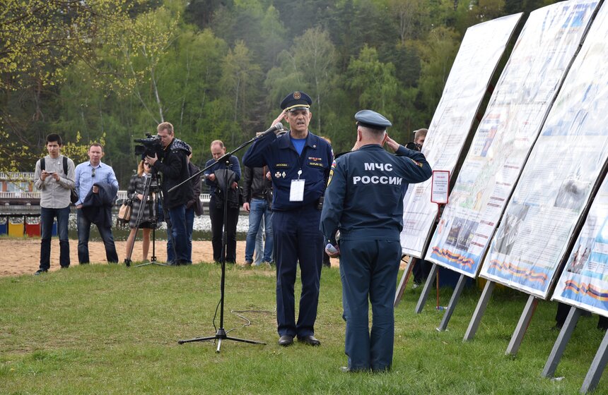 Учения МЧС по обеспечению безопасности на воде. Фото 5 фото